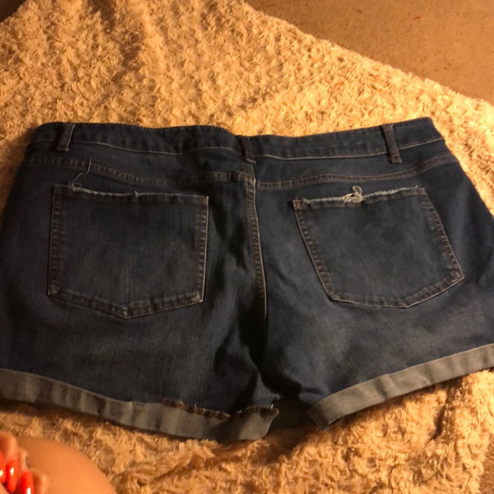 Shorts - Picture 3 of 3
